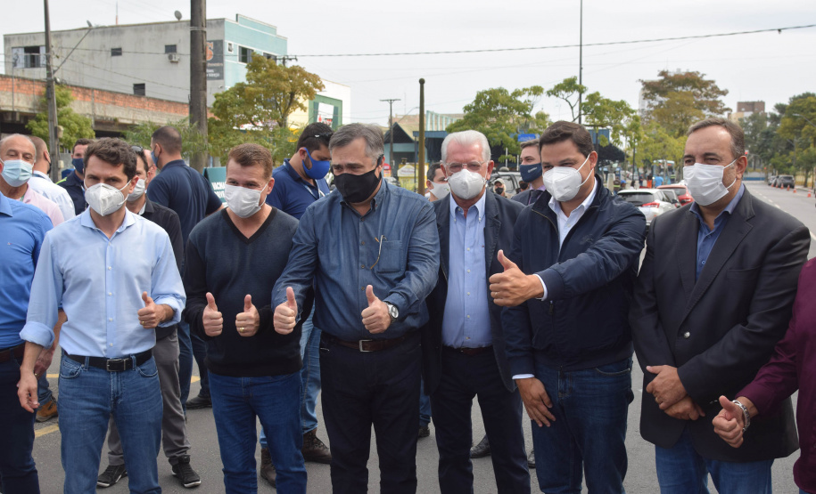 O Paraná começou a vacinar trabalhadores portuários e aeroportuários contra a Covid-19 nesta sexta-feira (28). As doses da vacina AstraZeneca/Fiocruz destinadas a estes grupos foram enviadas pelo Ministério da Saúde nesta semana. - Paranaguá, 28/05/2021  -  Foto: Américo Antonio/SESA