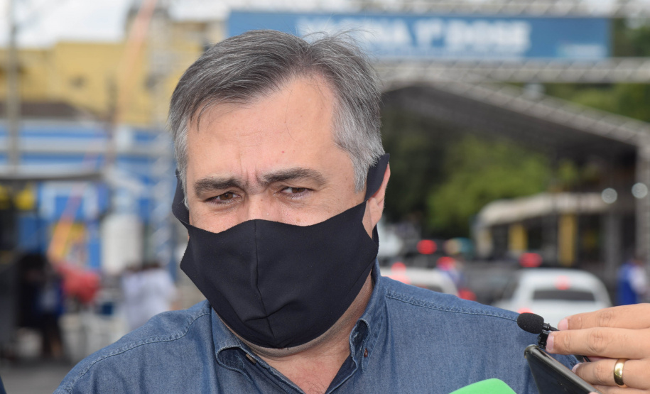 O Paraná começou a vacinar trabalhadores portuários e aeroportuários contra a Covid-19 nesta sexta-feira (28). As doses da vacina AstraZeneca/Fiocruz destinadas a estes grupos foram enviadas pelo Ministério da Saúde nesta semana. - Paranaguá, 28/05/2021  -  Foto: Américo Antonio/SESA