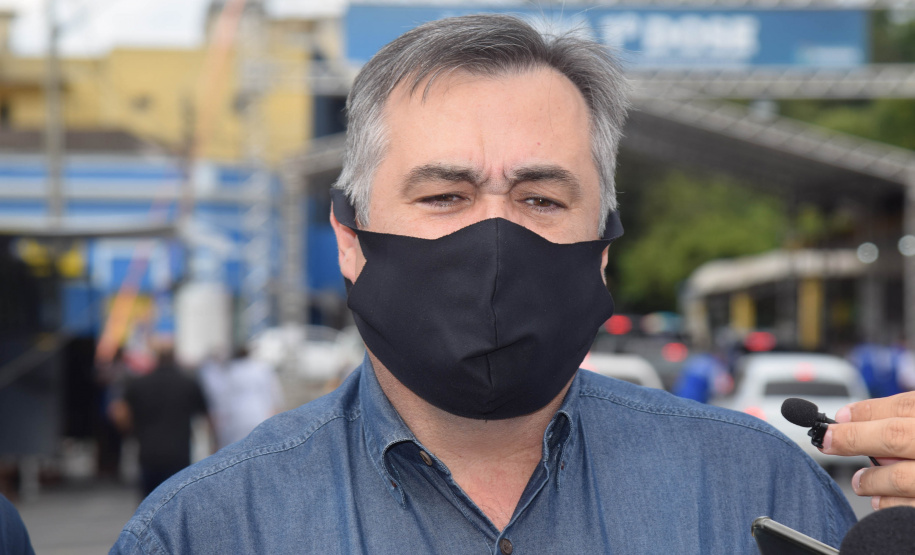 O Paraná começou a vacinar trabalhadores portuários e aeroportuários contra a Covid-19 nesta sexta-feira (28). As doses da vacina AstraZeneca/Fiocruz destinadas a estes grupos foram enviadas pelo Ministério da Saúde nesta semana. - Paranaguá, 28/05/2021  -  Foto: Américo Antonio/SESA