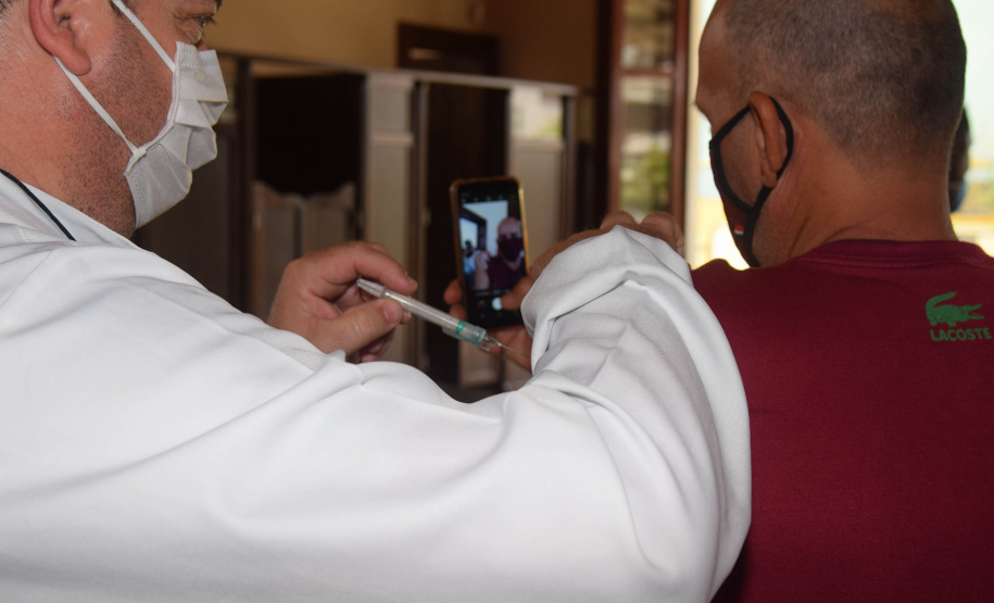 Vacinação no Porto de Paranaguá  -  Paranaguá, 28/05/2021  -  Foto: Américo Antonio/SESA