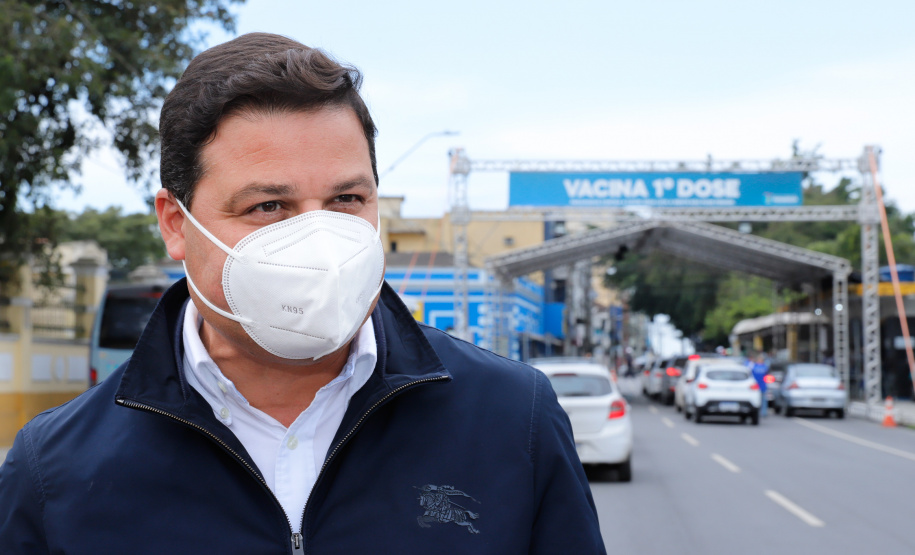 O Paraná começou a vacinar trabalhadores portuários e aeroportuários contra a Covid-19 nesta sexta-feira (28). As doses da vacina AstraZeneca/Fiocruz destinadas a estes grupos foram enviadas pelo Ministério da Saúde nesta semana.  Foto:Rodrigo Felix Leal/SEIL