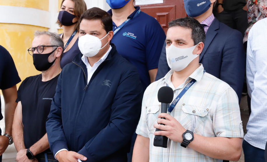 O Paraná começou a vacinar trabalhadores portuários e aeroportuários contra a Covid-19 nesta sexta-feira (28). As doses da vacina AstraZeneca/Fiocruz destinadas a estes grupos foram enviadas pelo Ministério da Saúde nesta semana.  Foto:Rodrigo Felix Leal/SEIL