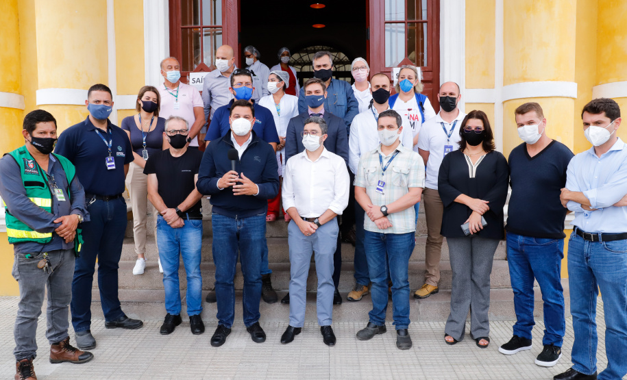 O Paraná começou a vacinar trabalhadores portuários e aeroportuários contra a Covid-19 nesta sexta-feira (28). As doses da vacina AstraZeneca/Fiocruz destinadas a estes grupos foram enviadas pelo Ministério da Saúde nesta semana.  Foto:Rodrigo Felix Leal/SEIL