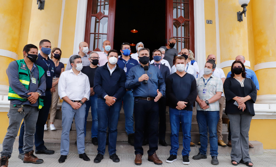 O Paraná começou a vacinar trabalhadores portuários e aeroportuários contra a Covid-19 nesta sexta-feira (28). As doses da vacina AstraZeneca/Fiocruz destinadas a estes grupos foram enviadas pelo Ministério da Saúde nesta semana.  Foto:Rodrigo Felix Leal/SEIL