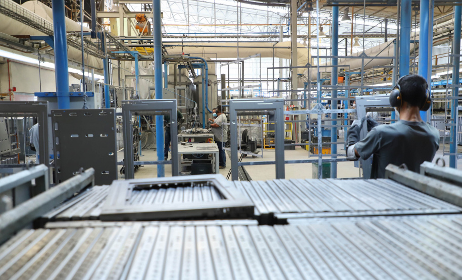 No Paraná, 346 municípios fecharam o quadrimestre com saldos positivos na geração de emprego.Jose Fernando Ogura/AEN