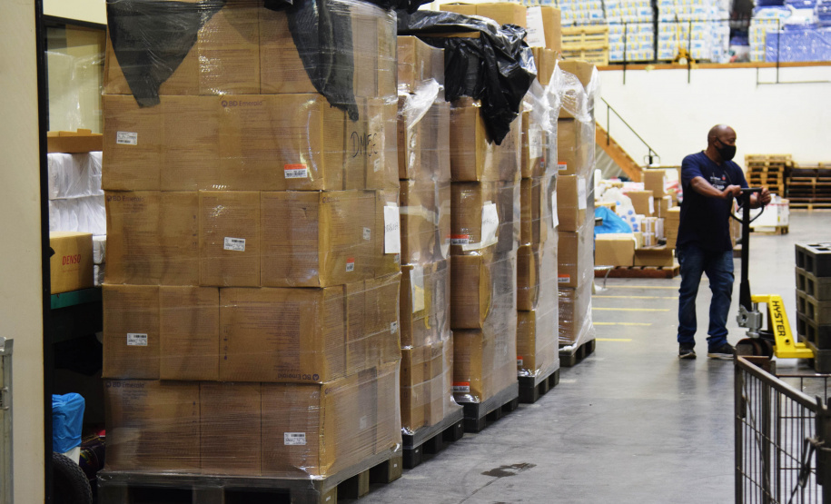 A Secretaria da Saúde do Paraná enviou hoje (29) para as Regionais de Saúde  2.372.000 milhões de seringas descartáveis que serão utilizadas no Programa de Imunizações.  -  Curitiba, 29/05/2021  -  Foto: Américo antonio/SESA