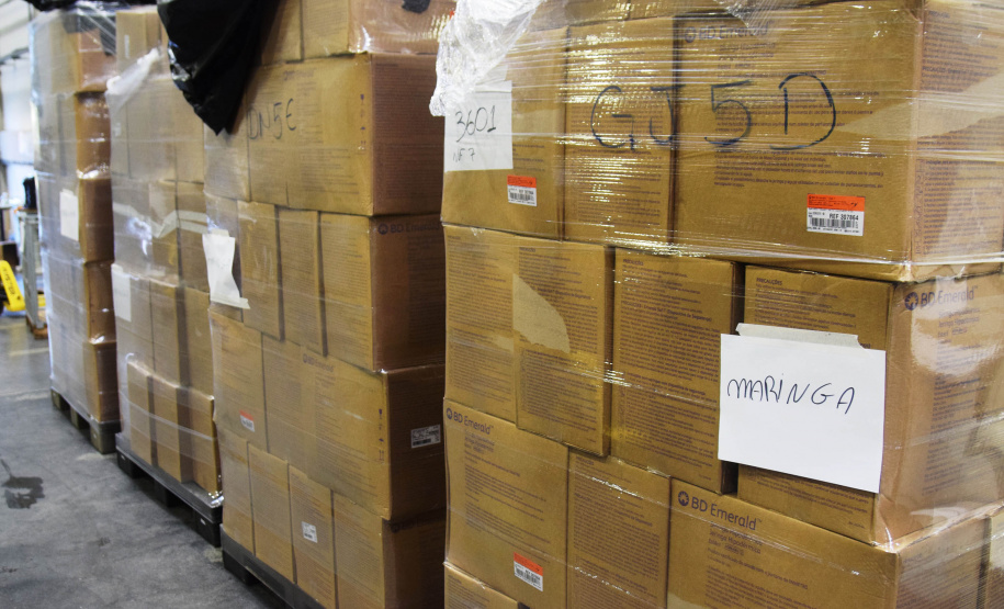 A Secretaria da Saúde do Paraná enviou hoje (29) para as Regionais de Saúde  2.372.000 milhões de seringas descartáveis que serão utilizadas no Programa de Imunizações.  -  Curitiba, 29/05/2021  -  Foto: Américo antonio/SESA