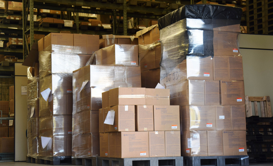 A Secretaria da Saúde do Paraná enviou hoje (29) para as Regionais de Saúde  2.372.000 milhões de seringas descartáveis que serão utilizadas no Programa de Imunizações.  -  Curitiba, 29/05/2021  -  Foto: Américo antonio/SESA