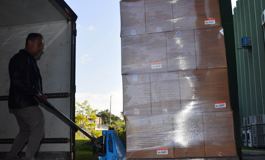 A Secretaria da Saúde do Paraná enviou hoje (29) para as Regionais de Saúde  2.372.000 milhões de seringas descartáveis que serão utilizadas no Programa de Imunizações.  -  Curitiba, 29/05/2021  -  Foto: Américo antonio/SESA