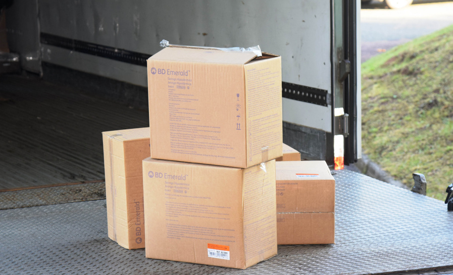 A Secretaria da Saúde do Paraná enviou hoje (29) para as Regionais de Saúde  2.372.000 milhões de seringas descartáveis que serão utilizadas no Programa de Imunizações.  -  Curitiba, 29/05/2021  -  Foto: Américo antonio/SESA