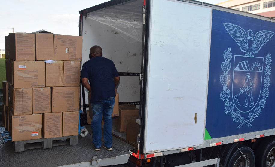 A Secretaria da Saúde do Paraná enviou hoje (29) para as Regionais de Saúde  2.372.000 milhões de seringas descartáveis que serão utilizadas no Programa de Imunizações.  -  Curitiba, 29/05/2021  -  Foto: Américo antonio/SESA