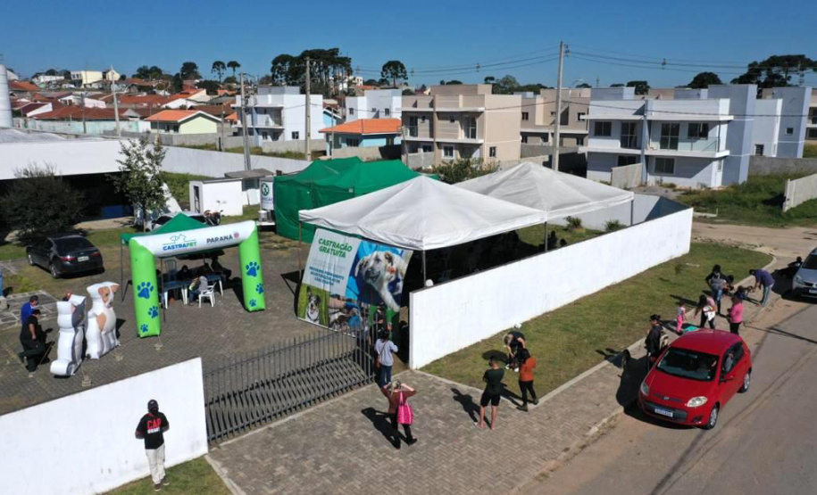 Equipes do Programa Permanente de Castração de Cães e Gatos (CastraPet), da Secretaria de Estado do Desenvolvimento Sustentável e do Turismo (Sedest), concluíram neste sábado (29) a castração de 719 animais em Piraquara. O Município é um dos últimos do ciclo que encerra no final de junho, com atendimento em 45 localidades e 15 mil pets castrados.  -  Piraquara, 29/05/2021  - Foto: Alessandro Vieira/AEN