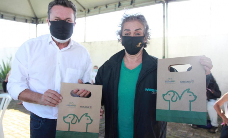 Equipes do Programa Permanente de Castração de Cães e Gatos (CastraPet), da Secretaria de Estado do Desenvolvimento Sustentável e do Turismo (Sedest), concluíram neste sábado (29) a castração de 719 animais em Piraquara. O Município é um dos últimos do ciclo que encerra no final de junho, com atendimento em 45 localidades e 15 mil pets castrados.  -  Piraquara, 29/05/2021  - Foto: Alessandro Vieira/AEN