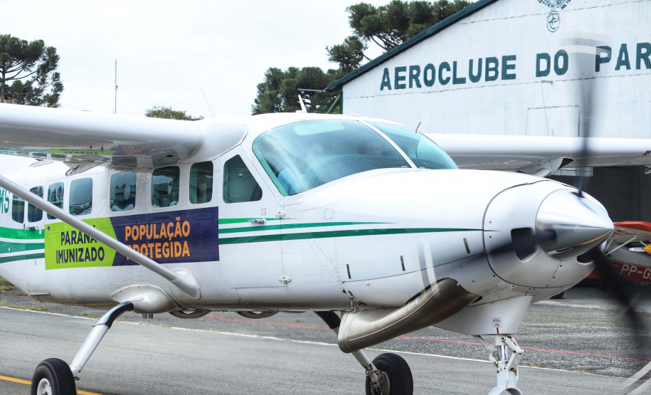 Paraná distribui 37.440 doses de vacina contra Covid-19 da Pfizer para 21 municípios. Foto: José Fernando Oura/AEN
