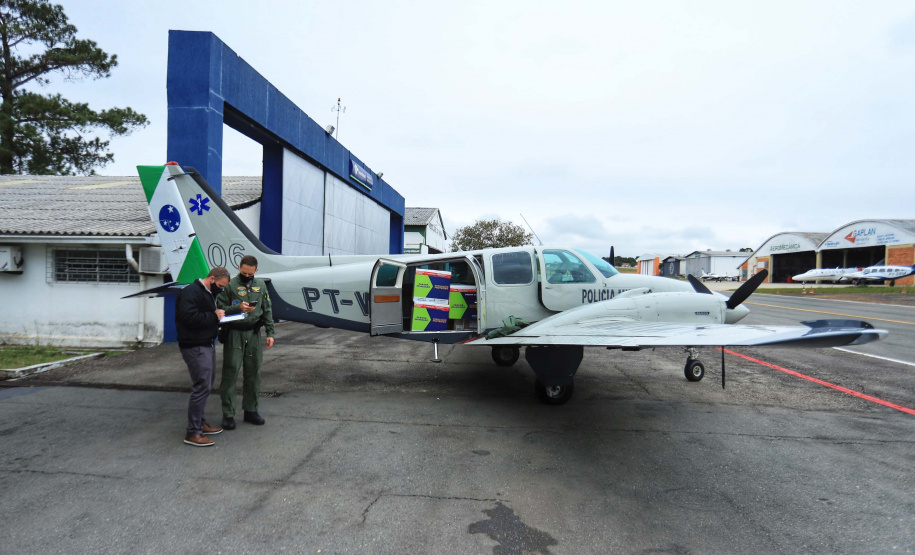 Paraná distribui 37.440 doses de vacina contra Covid-19 da Pfizer para 21 municípios. Foto: José Fernando Oura/AEN