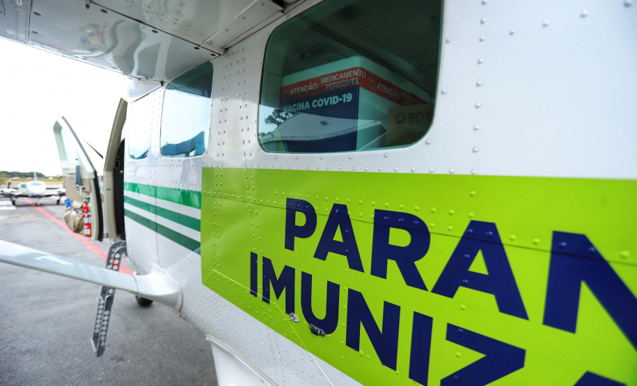 Paraná distribui 37.440 doses de vacina contra Covid-19 da Pfizer para 21 municípios. Foto: José Fernando Oura/AEN