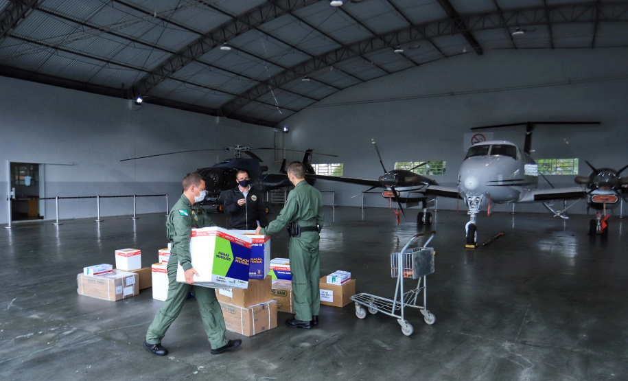 Paraná distribui 37.440 doses de vacina contra Covid-19 da Pfizer para 21 municípios. Foto: José Fernando Oura/AEN