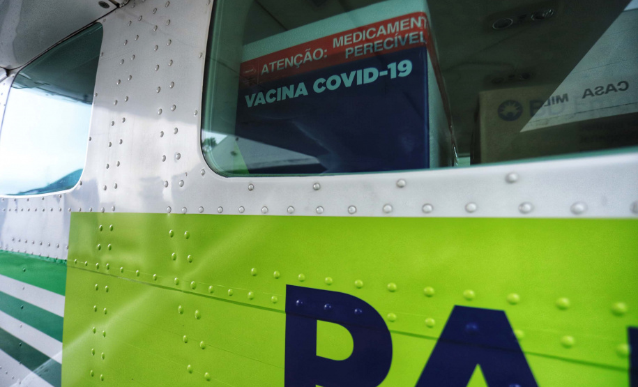 Paraná distribui 37.440 doses de vacina contra Covid-19 da Pfizer para 21 municípios. Foto: José Fernando Oura/AEN