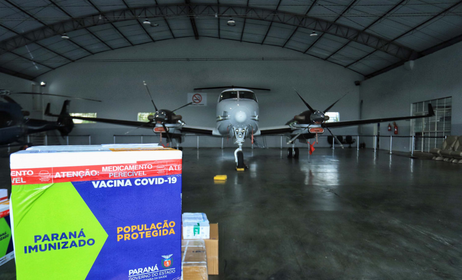 Paraná distribui 37.440 doses de vacina contra Covid-19 da Pfizer para 21 municípios. Foto: José Fernando Oura/AEN