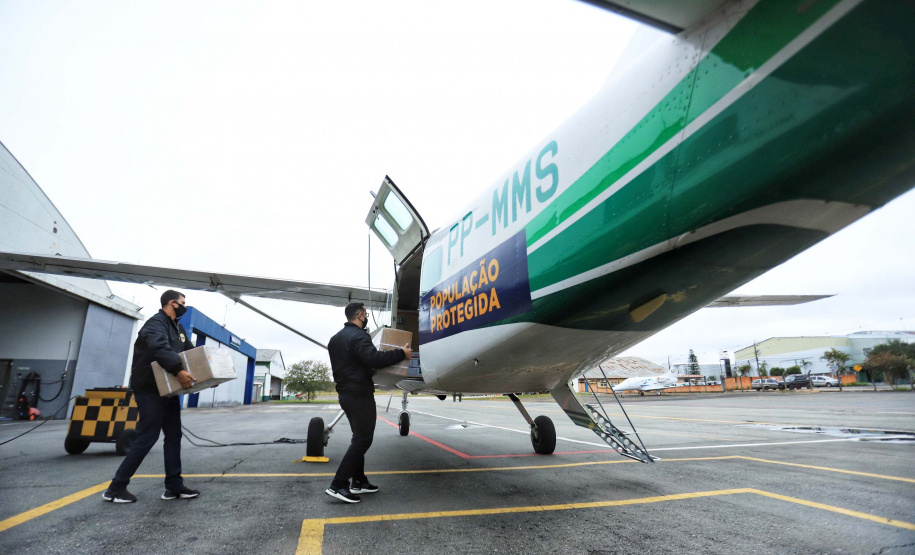 Paraná distribui 37.440 doses de vacina contra Covid-19 da Pfizer para 21 municípios. Foto: José Fernando Oura/AEN