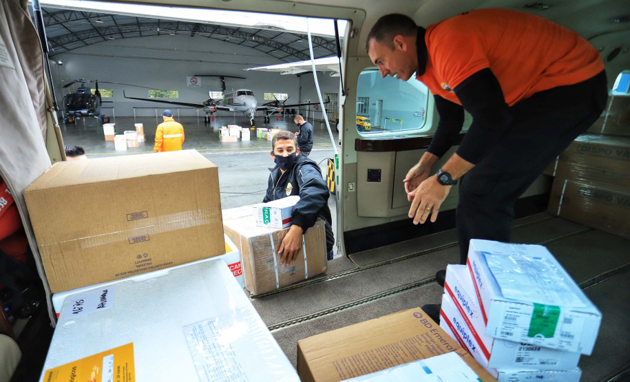 Paraná distribui 37.440 doses de vacina contra Covid-19 da Pfizer para 21 municípios. Foto: José Fernando Oura/AEN