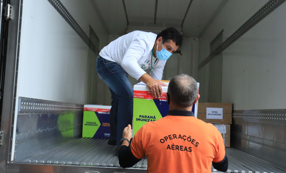 Paraná distribui 37.440 doses de vacina contra Covid-19 da Pfizer para 21 municípios. Foto: José Fernando Oura/AEN