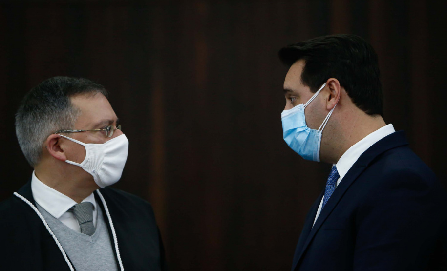 Nesta segunda-feira (31), também foi realizada a posse do novo desembargador do TJPR, Cláudio Smirne Diniz. Sua nomeação foi assinada pelo governador no dia 11 de maio. Diniz preenche a vaga aberta pela aposentadoria do desembargador Clayton Coutinho de Camargo. Foto: Jonathan Campos/AEN