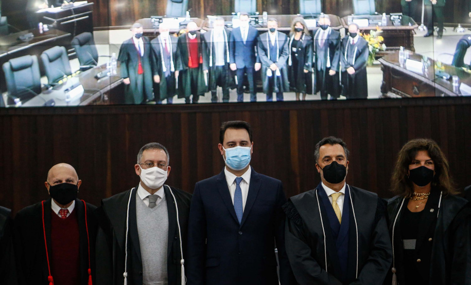 Nesta segunda-feira (31), também foi realizada a posse do novo desembargador do TJPR, Cláudio Smirne Diniz. Sua nomeação foi assinada pelo governador no dia 11 de maio. Diniz preenche a vaga aberta pela aposentadoria do desembargador Clayton Coutinho de Camargo. Foto: Jonathan Campos/AEN