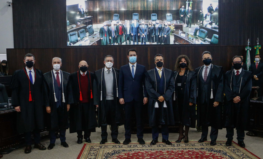 Nesta segunda-feira (31), também foi realizada a posse do novo desembargador do TJPR, Cláudio Smirne Diniz. Sua nomeação foi assinada pelo governador no dia 11 de maio. Diniz preenche a vaga aberta pela aposentadoria do desembargador Clayton Coutinho de Camargo. Foto: Jonathan Campos/AEN