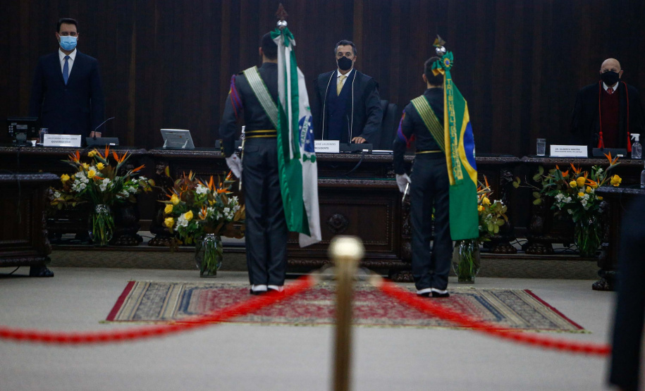 Nesta segunda-feira (31), também foi realizada a posse do novo desembargador do TJPR, Cláudio Smirne Diniz. Sua nomeação foi assinada pelo governador no dia 11 de maio. Diniz preenche a vaga aberta pela aposentadoria do desembargador Clayton Coutinho de Camargo. Foto: Jonathan Campos/AEN