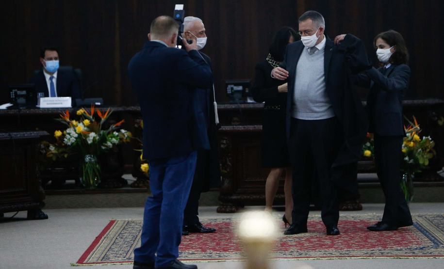 Nesta segunda-feira (31), também foi realizada a posse do novo desembargador do TJPR, Cláudio Smirne Diniz. Sua nomeação foi assinada pelo governador no dia 11 de maio. Diniz preenche a vaga aberta pela aposentadoria do desembargador Clayton Coutinho de Camargo. Foto: Jonathan Campos/AEN