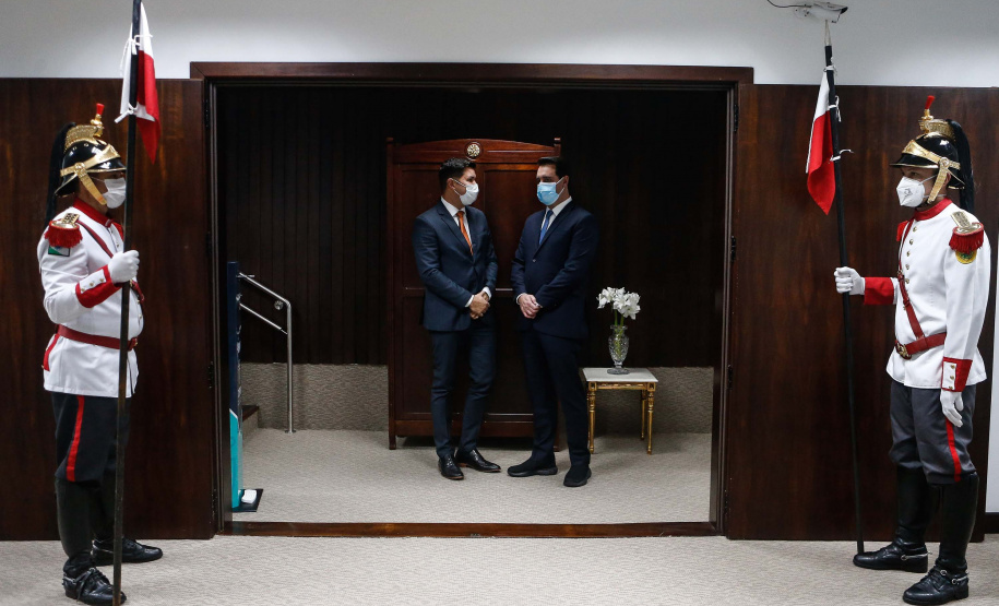 Nesta segunda-feira (31), também foi realizada a posse do novo desembargador do TJPR, Cláudio Smirne Diniz. Sua nomeação foi assinada pelo governador no dia 11 de maio. Diniz preenche a vaga aberta pela aposentadoria do desembargador Clayton Coutinho de Camargo. Foto: Jonathan Campos/AEN