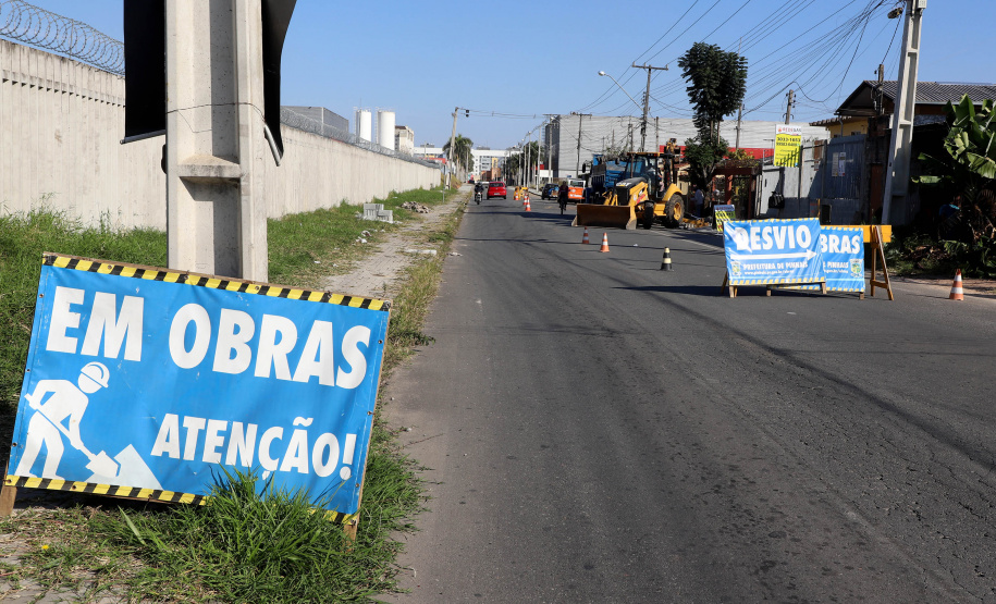 Pinhais tem rua revitalizada e constrói novas calçadas com apoio do Estado. Foto: Ari Dias/AEN