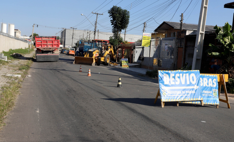 Pinhais tem rua revitalizada e constrói novas calçadas com apoio do Estado. Foto: Ari Dias/AEN