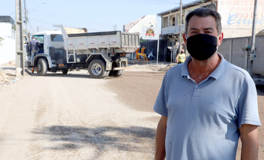 Pinhais tem rua revitalizada e constrói novas calçadas com apoio do Estado.Foto: Ari Dias/AEN