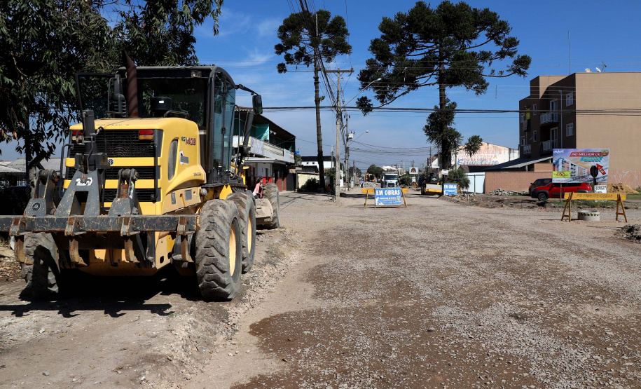 Pinhais tem rua revitalizada e constrói novas calçadas com apoio do Estado. Foto: Ari Dias/AEN