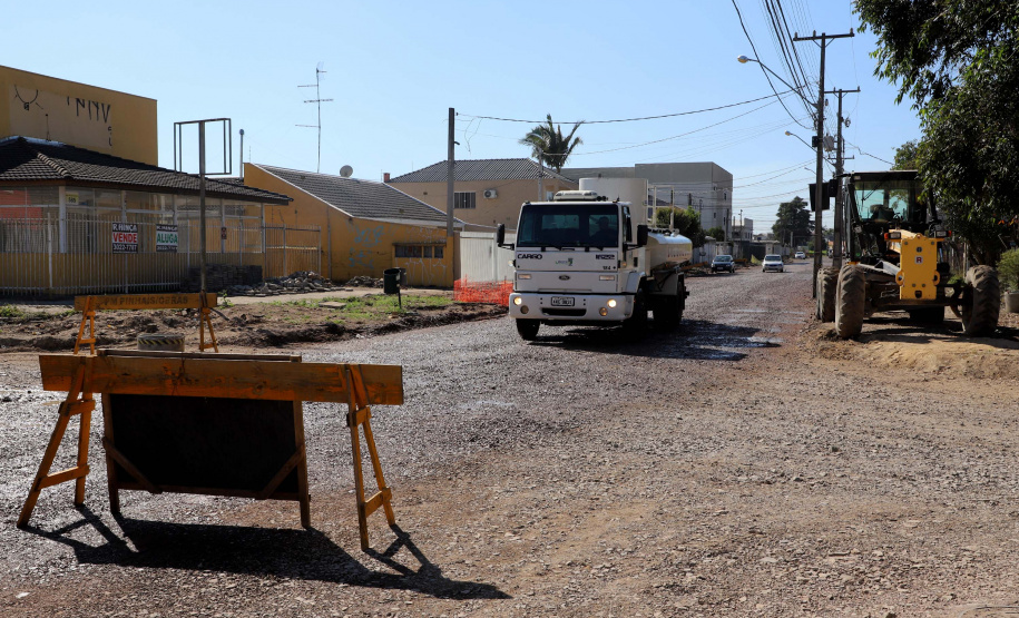 Pinhais tem rua revitalizada e constrói novas calçadas com apoio do Estado. Foto: Ari Dias/AEN