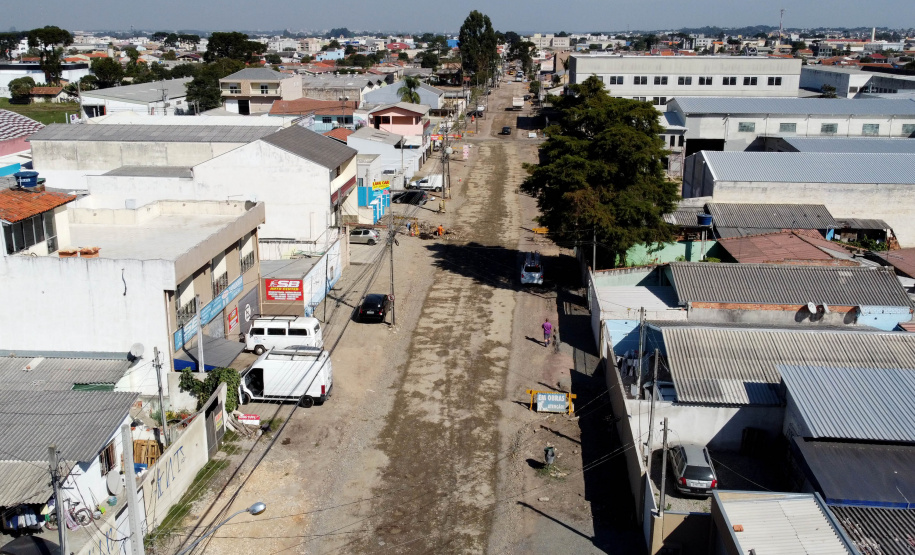 Pinhais tem rua revitalizada e constrói novas calçadas com apoio do Estado. Foto: Ari Dias/AEN