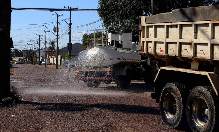 Pinhais tem rua revitalizada e constrói novas calçadas com apoio do Estado. Foto: Ari Dias/AEN