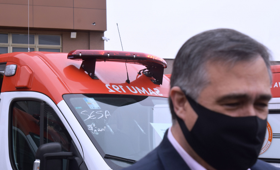 O Governo do Estado realizou nesta terça-feira (1º) a entrega de cinco ambulâncias de suporte básico para ampliação da cobertura do Serviço de Atendimento Móvel de Urgência (Samu) na 4ª Regional de Saúde de Irati, região Centro-Sul do Paraná. Os veículos somam R$ 850 mil em investimentos ? R$ 170 mil cada.  -=  Curitiba, 01/06/2021  -  Foto: Américo Antonio/SESA