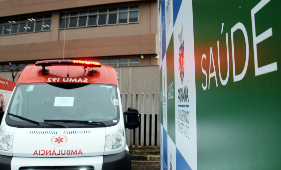 O Governo do Estado realizou nesta terça-feira (1º) a entrega de cinco ambulâncias de suporte básico para ampliação da cobertura do Serviço de Atendimento Móvel de Urgência (Samu) na 4ª Regional de Saúde de Irati, região Centro-Sul do Paraná. Os veículos somam R$ 850 mil em investimentos ? R$ 170 mil cada.  -=  Curitiba, 01/06/2021  -  Foto: Américo Antonio/SESA