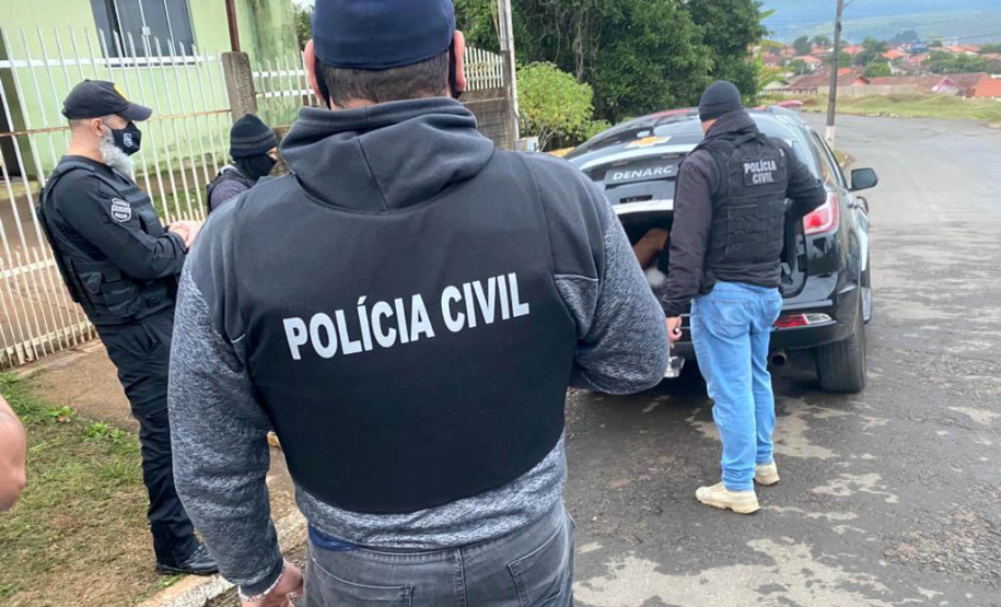 A Polícia Civil do Paraná (PCPR) prendeu 12 integrantes de organização criminosa envolvida no tráfico de drogas, na manhã desta terça-feira (1), em Jaguariaíva e Sengés, na região dos Campos Gerais. As prisões em flagrante ocorreram durante o cumprimento de 18 mandados de busca e apreensão, resultantes de investigações de alta complexidade.  - Sengés, 01/06/2021  -  Foto: PCPR