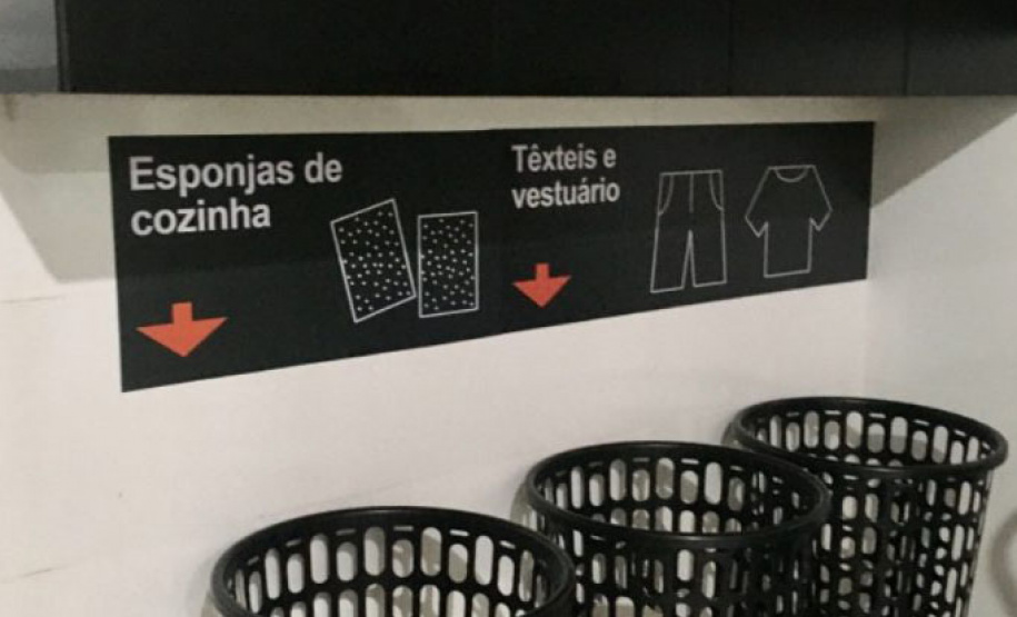 Projeto da UEL instala central de coleta multisseletiva de resíduos em condomínio. Layout facilita e incentiva a coleta, mas também reforça a importância da educação ambiental.  -  Foto: NINTER/UEL