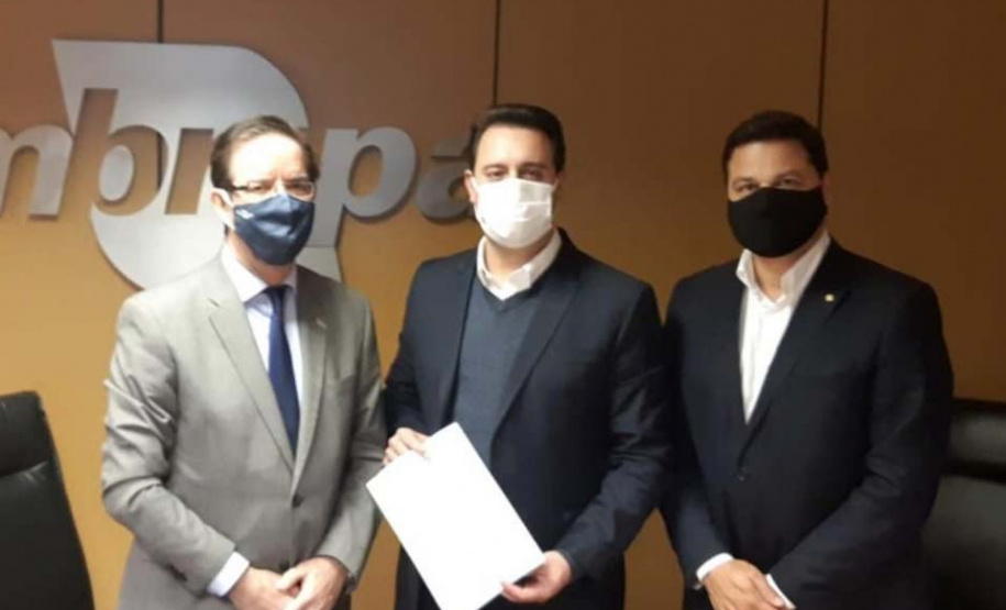 Governador Carlos Massa Ratinho Junior em reunião nesta terça-feira (1º), em Brasília (DF), com o presidente da Embrapa, Celso Luiz Moretti. - Brasília, 01/06/2021 - Foto: Governo do Paraná