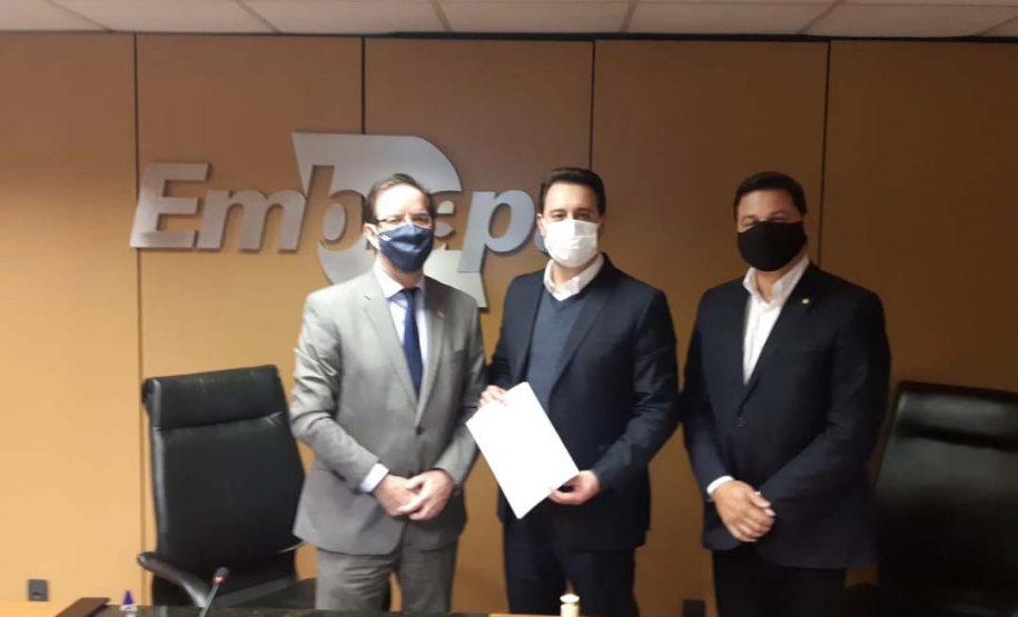 Governador Carlos Massa Ratinho Junior em reunião nesta terça-feira (1º), em Brasília (DF), com o presidente da Embrapa, Celso Luiz Moretti. - Brasília, 01/06/2021 - Foto: Governo do Paraná