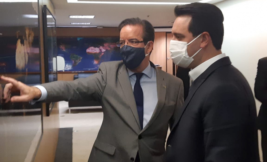 Governador Carlos Massa Ratinho Junior em reunião nesta terça-feira (1º), em Brasília (DF), com o presidente da Embrapa, Celso Luiz Moretti. - Brasília, 01/06/2021 - Foto: Governo do Paraná