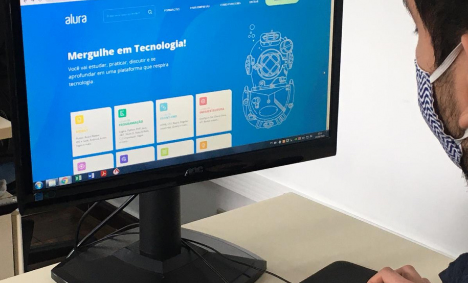 Os estudantes da Educação Integral da rede estadual estão, desde 1º de abril, participando das aulas de programação do EduTech. O programa, que oferece cursos de games, animação, ciência de dados e programação em diversas linguagens, foi agregado à matriz curricular nas instituições que oferecem essa modalidade de ensino. - Curitiba, 01/06/2021 - Foto: SEED