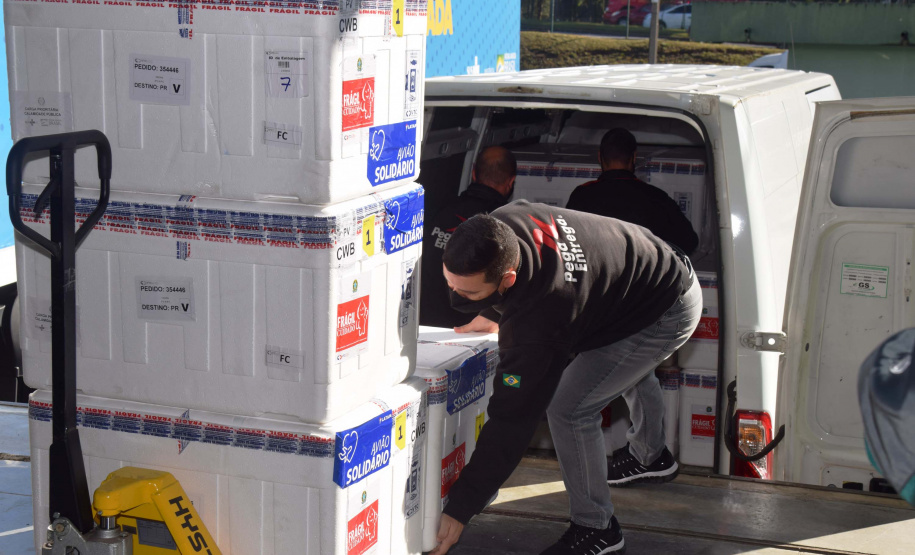 Paraná recebe mais 360.250 doses da vacina AstraZeneca contra a Covid-19. Foto: Américo Antonio/SESA