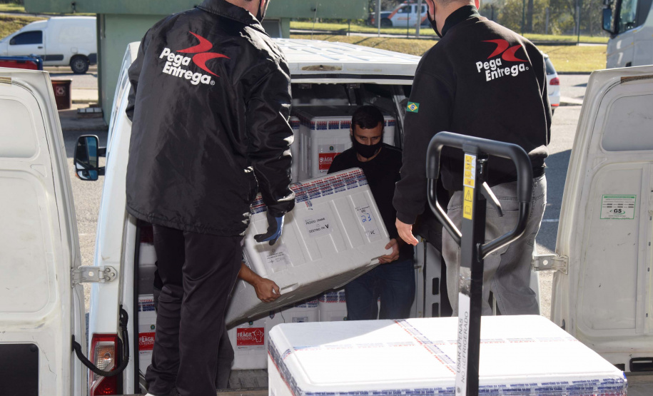 Paraná recebe mais 360.250 doses da vacina AstraZeneca contra a Covid-19. Foto: Américo Antonio/SESA