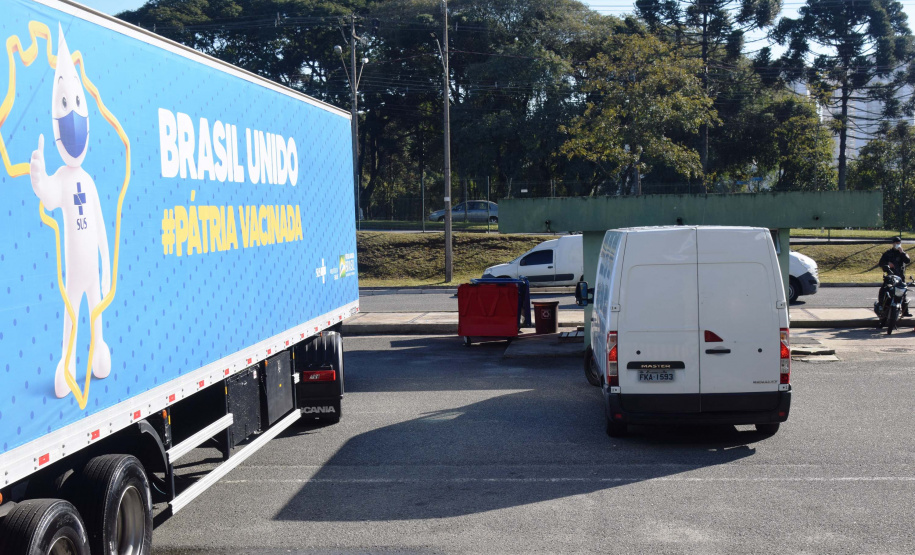 Paraná recebe mais 360.250 doses da vacina AstraZeneca contra a Covid-19. Foto: Américo Antonio/SESA